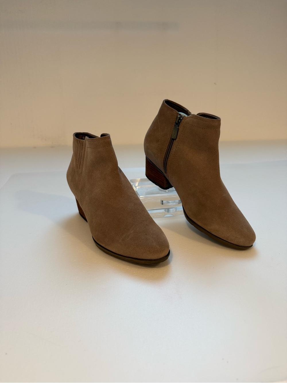 Blondo Women’s 9.5W Taupe Suede Waterproof Ankle Boots Block Heel Booties